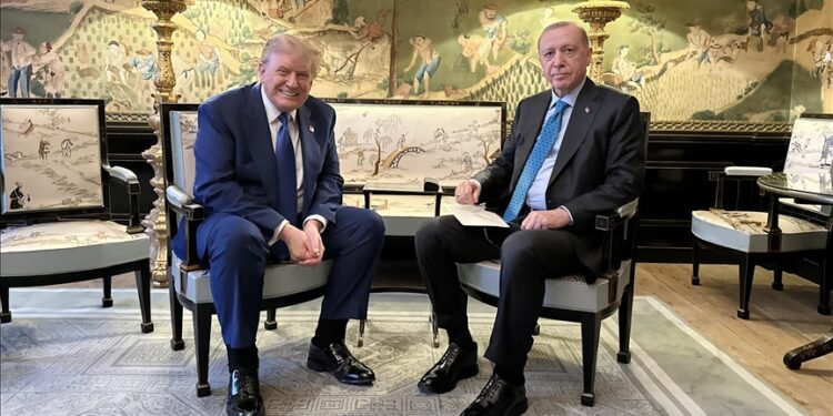 Erdogan dhe Trump takohen në Hagë: Flasin për tregtin mes dy vendeve në vlerë të100 miliardë dollarëve