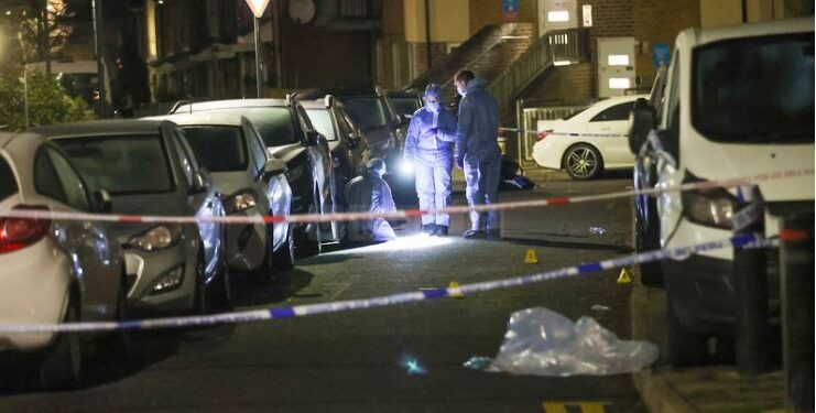 Vdes 14-vjeçari ra nga kati i gjashtë i apartamentit në Tiranë