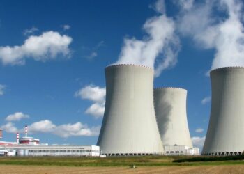 Franca mbyll centralet bërthamore