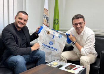 Termokos në mbështetje të sportit: Kryeshefi, Osmani pranon fanellën e KH Prishtina