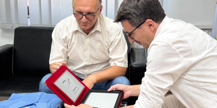 Federatën e Tenisit të Kosovës, i jep mirënjohje Fisnik Osmanit