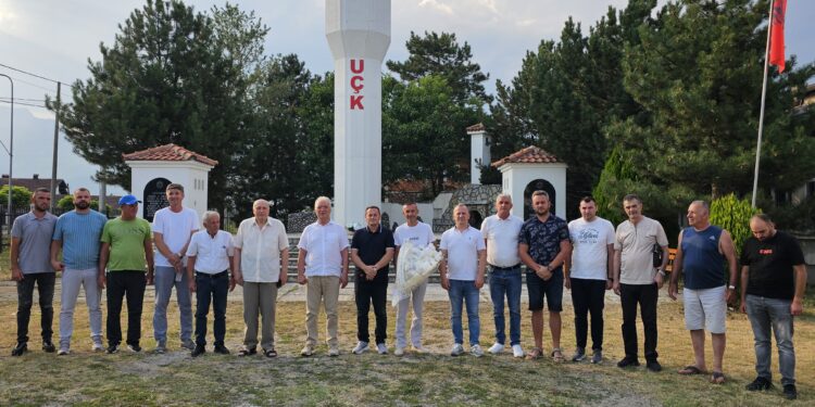 Ish – themeluesi i UÇK- së, Xhavit Haliti i nderoj dëshmorët në Loxhë