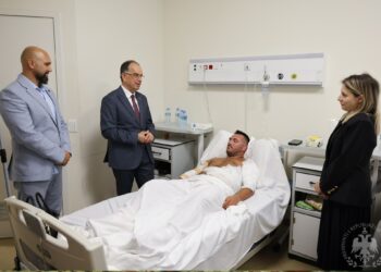 U djeg gjatë përballjes me zjarrin, Begaj viziton në spital shefin e policisë së Delvinës