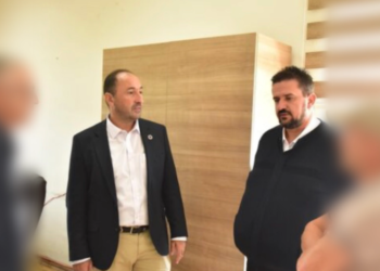 Skandali i VV-së në Pejë: Këshilltari Ganiqi si “prokuror”, me bekimin e Liburnit, monton dosje me dëshmitarë të rremë – dëshmohet me incizime