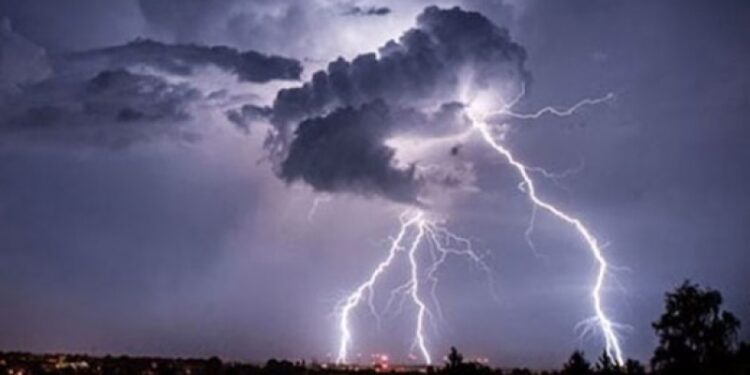 Kujdes sot moti me reshje shiu, breshër dhe rrufe në disa zona të Kosovës