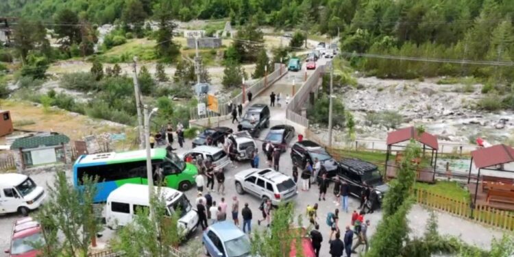Tensionet në Theth, banorët: Nuk e lëshoj tokën pa gjak, do ndërtoj sërish