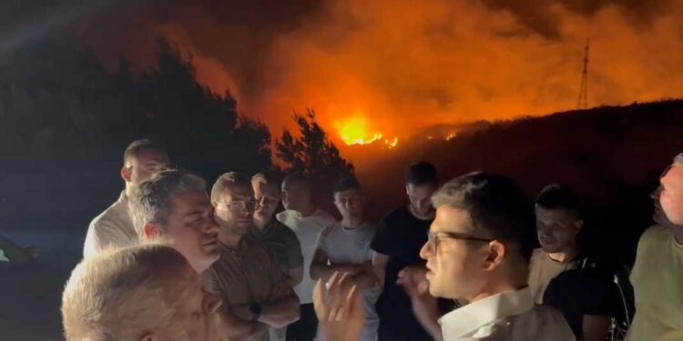 Zjarrë i madh në malin e Shashicës në Shqipëri