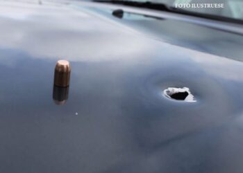 Plumbi qorr e godet veturën në lëvizje në Skenderaj