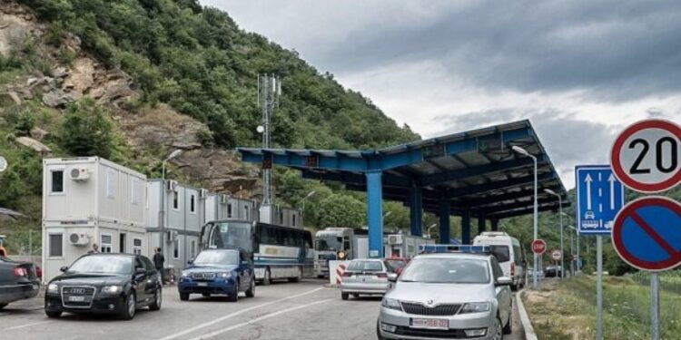 Ja sa orë po presin mërgimtarët për të dalë nga Kosova