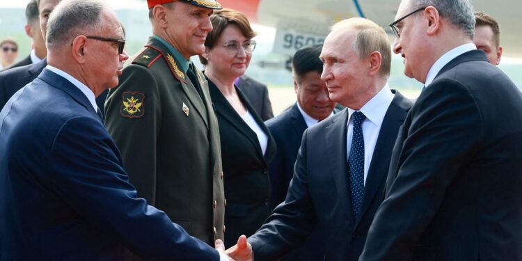 Presidenti rus, Vladimir Putin mbërrin në Kinë