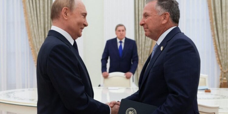 Putini takohet me emisarin amerikan në Moskë