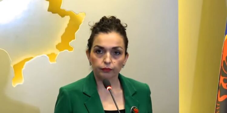 Presidentja Osmani tërheq kërkesën për seancën konstituive nga Kushtetuesja