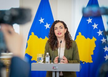 Zyrtari amerikan i Mbrojtjes, gjatë ditës pritet nga Osmani