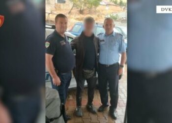 Parashutistin maqedonas e shpeton policia Shqipërisë
