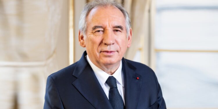 Parlamenti i Francës e ka rrëzuar Qeverinë e kryeministrit Francois Bayrou