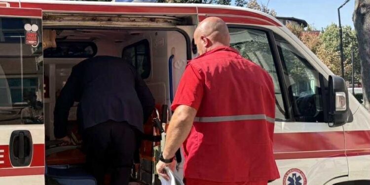 Rraje në Komunën e Prishtinës: Sami Salihu e godet me gotë në kokë zyrtari Fehmi Kupina