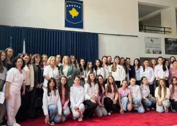 Shkolla ” Pavarësia” organizon një supër aktivitet për luftën kundër kancerit të gjirit – Foto