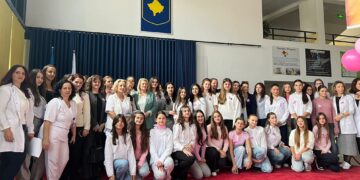 Shkolla ” Pavarësia” organizon një supër aktivitet për luftën kundër kancerit të gjirit – Foto