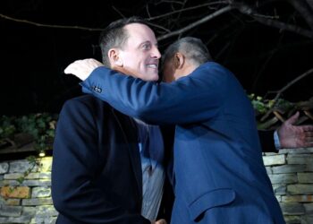 Grenell sulmon Von der Leyen: Gjykata juaj po e mban Thaçin prej 5 vjetësh në burg