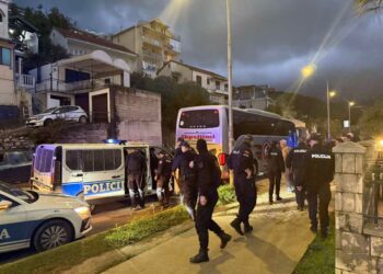 Dy tifozë të Bashkimit arrestohen në Mal të Zi për grafite në mbështetje të UÇK-së