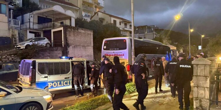 Dy tifozë të Bashkimit arrestohen në Mal të Zi për grafite në mbështetje të UÇK-së