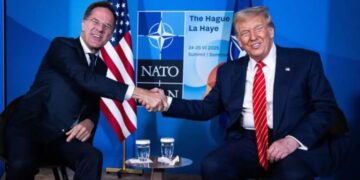 Shefi i NATO-s, Rutte, udhëton drejt Uashingtonit për t’u takuar me Trumpin