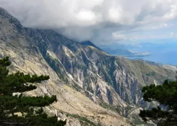 Nënë e bir turistë suedezë, kanë humbur në Llogora, nisin kërkimet për gjetjen e tyre