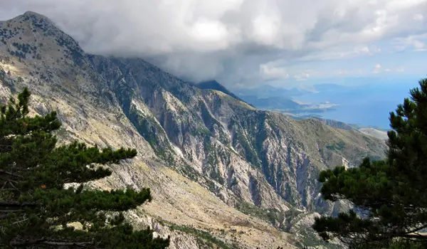 Nënë e bir turistë suedezë, kanë humbur në Llogora, nisin kërkimet për gjetjen e tyre