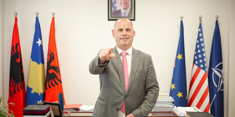 Ramiz Lladrovci e mundë Memlin dhe krejtë PDK-në, fiton Drenasin pa balotazh