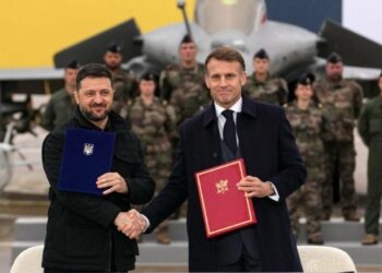 Zelensky dhe Macron firmosin marrëveshjen historike për mbrojtjen ajrore të Ukrainës