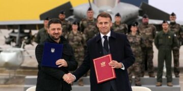 Zelensky dhe Macron firmosin marrëveshjen historike për mbrojtjen ajrore të Ukrainës