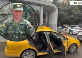 Prangoset ish-ushtaraku në Tiranë: Shpërndante armë dhe drogë me taksi