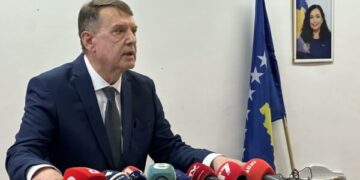 Pra flamurti të Kosovës, betohet kryetari serb i ri i Zveçanit