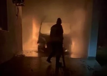 Zjarr në QMF-në në Ratkoc, digjet një autoambulancë – një i dyshuar në kërkim