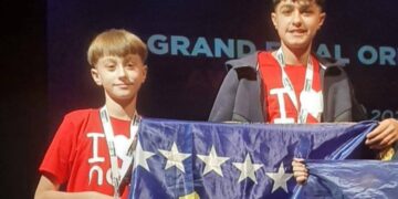 Dy vëllezër, një flamur qe po e bëjnë krenarë Kosovën